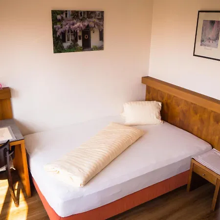 Hotell Meindl - Self-check-in Mit 24h Telefon Support 3*